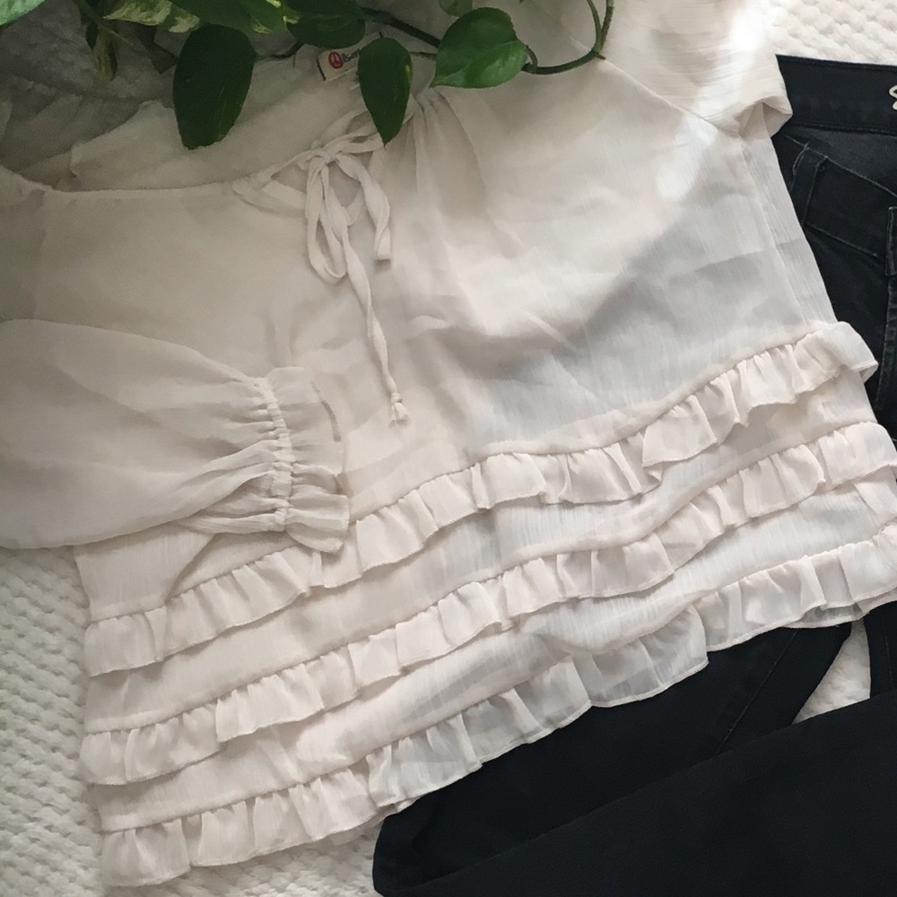 BOGO🍾 • OLSENBOYE flowy tiered blouse